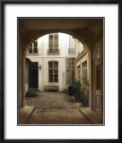 Marais Courtyard Posters par Milla White