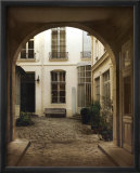 Marais Courtyard Poster par Milla White