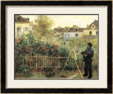 Monet peignant dans son jardin à Argenteuil Posters par Pierre-Auguste Renoir