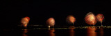 Fireworks over Water, Grand Traverse County, Michigan, USA Lámina fotográfica por Panoramic Images Fireworks over Water, Grand Traverse County, Michigan, USA Lámina fotográfica por Panoramic Images