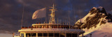 Tourists on a Cruise Ship, Antarctica Lámina fotográfica por Panoramic Images Tourists on a Cruise Ship, Antarctica Lámina fotográfica por Panoramic Images