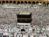 Muslim Pilgrims Performing the Hajj, at the Afternoon Prayers Inside the Grand Mosque, Mecca - Fotografik Baskı Muslim Pilgrims Performing the Hajj, at the Afternoon Prayers Inside the Grand Mosque, Mecca - Fotografik Baskı