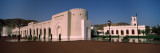 Palace with Mountain in the Background, Al Alam Royal Palace, Muscat, Oman Lámina fotográfica por Panoramic Images Palace with Mountain in the Background, Al Alam Royal Palace, Muscat, Oman Lámina fotográfica por Panoramic Images