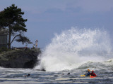 Photographing Heavy Surf Generated by Hurricane Bill While Kayakers and Surfers Wait for a Wave to  Photographie
