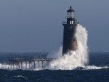 Heavy Surf Slams into the 72-Foot-Tall Ram Island Ledge Light Photographie
