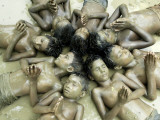 Children Lie in Sludge as a Ritual to Induce Rain in Nari Bari, India Photographie
