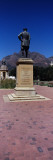 War Memorial with Table Mountain in Background, Delville Wood Memorial, Cape Town, South Africa Lámina fotográfica por Panoramic Images War Memorial with Table Mountain in Background, Delville Wood Memorial, Cape Town, South Africa Lámina fotográfica por Panoramic Images
