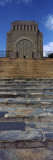 Facade of a Monument, Voortrekker Monument, Pretoria, Gauteng Province, South Africa Lámina fotográfica por Panoramic Images Facade of a Monument, Voortrekker Monument, Pretoria, Gauteng Province, South Africa Lámina fotográfica por Panoramic Images