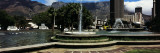 Fountain with Table Mountain in the Background, Cape Town, Western Cape Province, South Africa Lámina fotográfica por Panoramic Images Fountain with Table Mountain in the Background, Cape Town, Western Cape Province, South Africa Lámina fotográfica por Panoramic Images