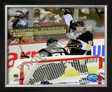 Sidney Crosby Celebrates his 100th Career NHL Goal Framed Photographic Print