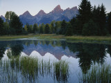 Reflection of Mountains in River, Schwabacher's Landing, Grand Teton National Park, Wyoming, USA Photographie par Scott T. Smith