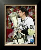Sidney Crosby With the 2008-09 Prince of Wales Trophy Framed Photographic Print