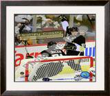 Sidney Crosby Celebrates his 100th Career NHL Goal Framed Photographic Print