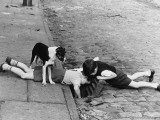Two Young Boys Peer Down a Drain Fotografisk trykk av Shirley Baker