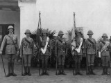 Troops from the Prince of Wales's Own Regiment, Yorkshire, in Mhow, India Photographie par Vanessa Wagstaff