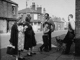 Scene on a Street Corner - Bolton, Lancashire Fotografisk trykk av Shirley Baker
