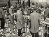 Paper Sorting, Salvation Army Elevator Fotografiskt tryck av Peter Higginbotham Paper Sorting, Salvation Army Elevator Fotografiskt tryck av Peter Higginbotham