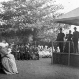 Open Air Church Service at a Workhouse Fotografiskt tryck av Peter Higginbotham Open Air Church Service at a Workhouse Fotografiskt tryck av Peter Higginbotham