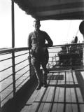Officer on Board a Ship at Shat El Arab, Iraq Photographie par Vanessa Wagstaff