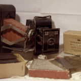 Period Cameras and Photographic Plates Dating from 1915 to 1932 Photographie par Vanessa Wagstaff