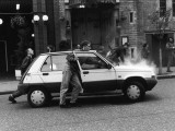 Pushing a Broken-Down Renault 5 Car Fotografisk trykk av Shirley Baker