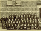 Kensington and Chelsea District School, Boys Group Photo Photographie par Peter Higginbotham
