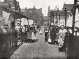 Poor Street in London's East End Fotografiskt tryck av Peter Higginbotham Poor Street in London's East End Fotografiskt tryck av Peter Higginbotham
