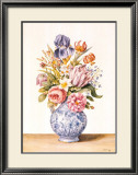 Fleurs printanières dans vase en faïence de Delft I Art par Owen Turville