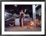 Pin-Up Girl: 1951 Chopped Mercury Lámina giclée enmarcada por David Perry