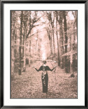 Lady Balancing Branch Affiches par Bruce Weber
