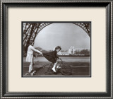 Le Remorqueur du Champ de Mars Poster par Robert Doisneau