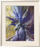 Delphiniums sur le rebord d'une fenêtre Affiche par Elizabeth Parsons