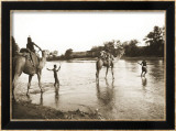 Men and Camels in River Pósters por Alexis de Vilar Men and Camels in River Pósters por Alexis de Vilar