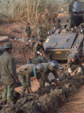 Soldiers Packing Up Gear of Dead and Wounded after Skirmish the Night Before Premium fotografisk trykk av Larry Burrows