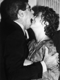 Jerry Lewis Clowning with Wife Sam During a Pike Prize Luncheon Lámina fotográfica de primera calidad por Ann Clifford