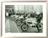 GP 50CC 125CC Motorcycle Race Estampe encadrée par Giovanni Perrone