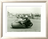 Moto Guzzi Dustbin GP Motorcycle Race Estampe encadrée par Giovanni Perrone