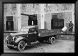 1939 Ford V8 Express Body Truck Lámina giclée enmarcada