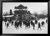 Ice Skating at Belle Isle, Detroit, Michigan Lámina giclée enmarcada