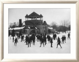 Ice Skating at Belle Isle, Detroit, Michigan Lámina giclée enmarcada