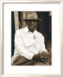Man in Hat Sitting Down Láminas por Nelson Figueredo Man in Hat Sitting Down Láminas por Nelson Figueredo