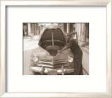Man Working on Car Posters par Nelson Figueredo