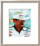 Dale Earnhardt Portrait With Straw Hat Lámina fotográfica enmarcada Dale Earnhardt Portrait With Straw Hat Lámina fotográfica enmarcada