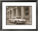 Car In Front of Pillared Building Arte por Nelson Figueredo Car In Front of Pillared Building Arte por Nelson Figueredo