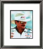 Dale Earnhardt Portrait With Straw Hat Lámina fotográfica enmarcada Dale Earnhardt Portrait With Straw Hat Lámina fotográfica enmarcada