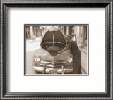 Man Working on Car Pósters por Nelson Figueredo Man Working on Car Pósters por Nelson Figueredo