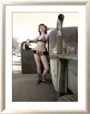 50's Pin-Up Girl Lámina giclée enmarcada por David Perry