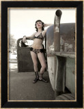 50's Pin-Up Girl Lámina giclée enmarcada por David Perry