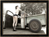 50's Pin-Up Girl Lámina giclée enmarcada por David Perry