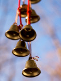String of Christmas Bells Fotografisk trykk av Abbie Brown String of Christmas Bells Fotografisk trykk av Abbie Brown